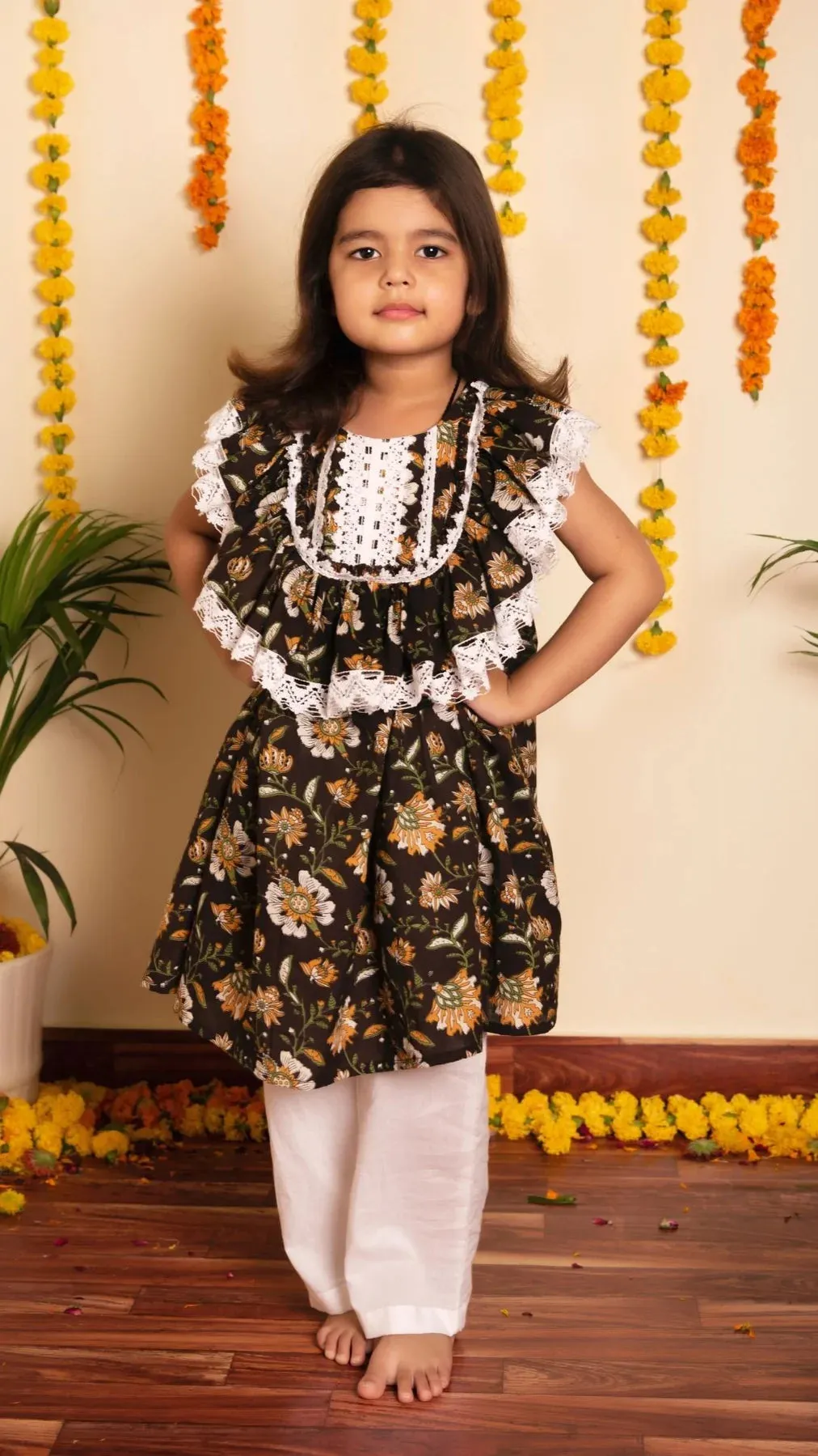 Girls Black & White Cotton Floral Print Pant Set