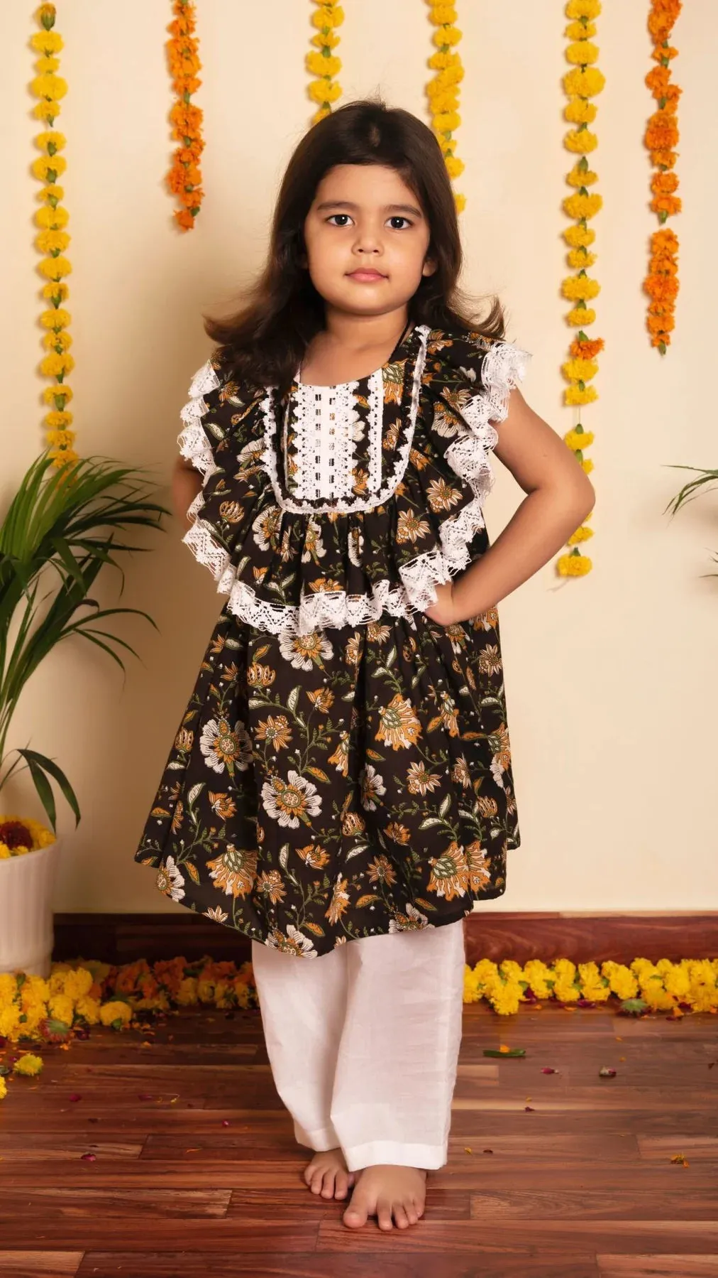 Girls Black & White Cotton Floral Print Pant Set