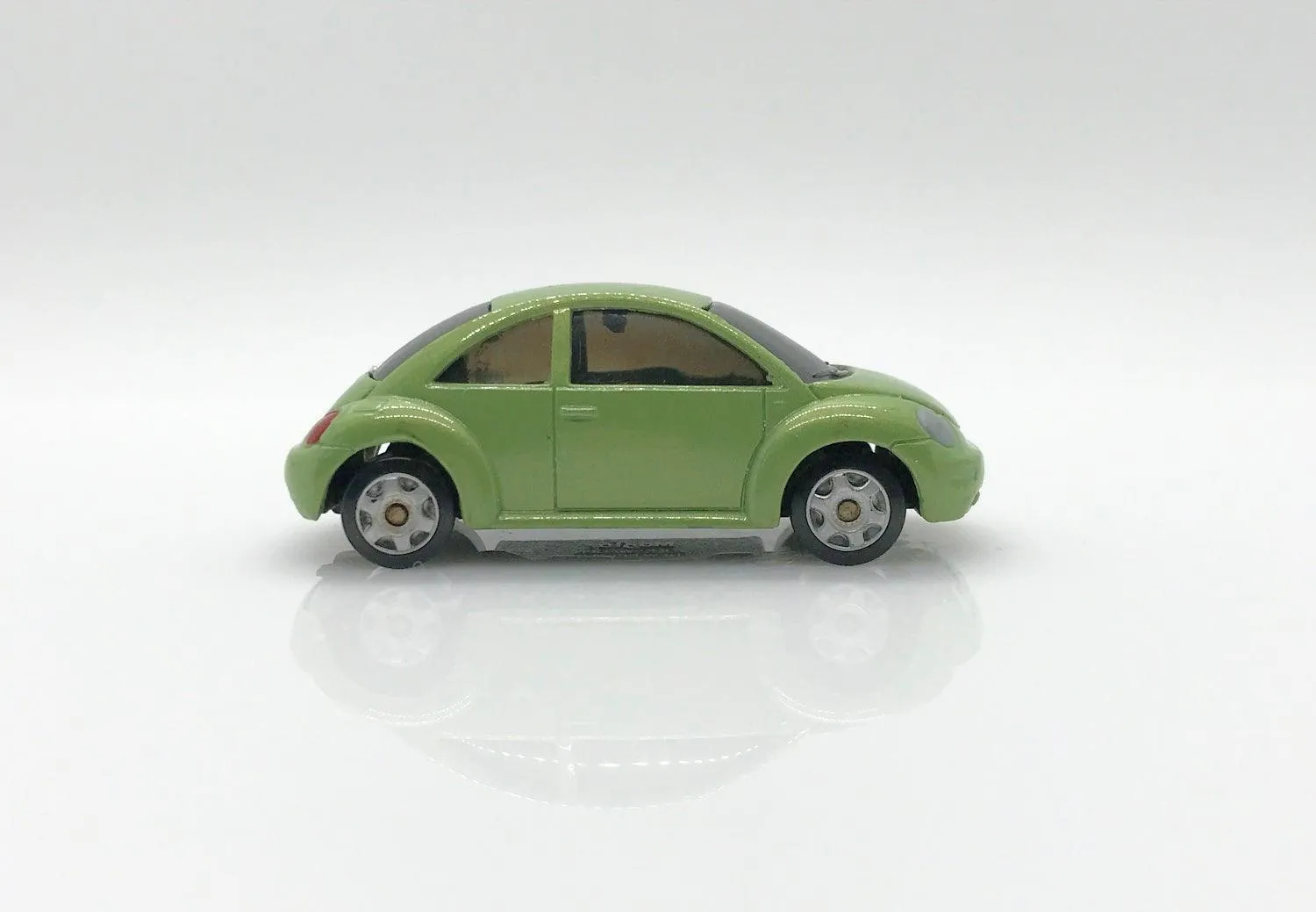 Maisto Pale Green Volkswagen New Beetle