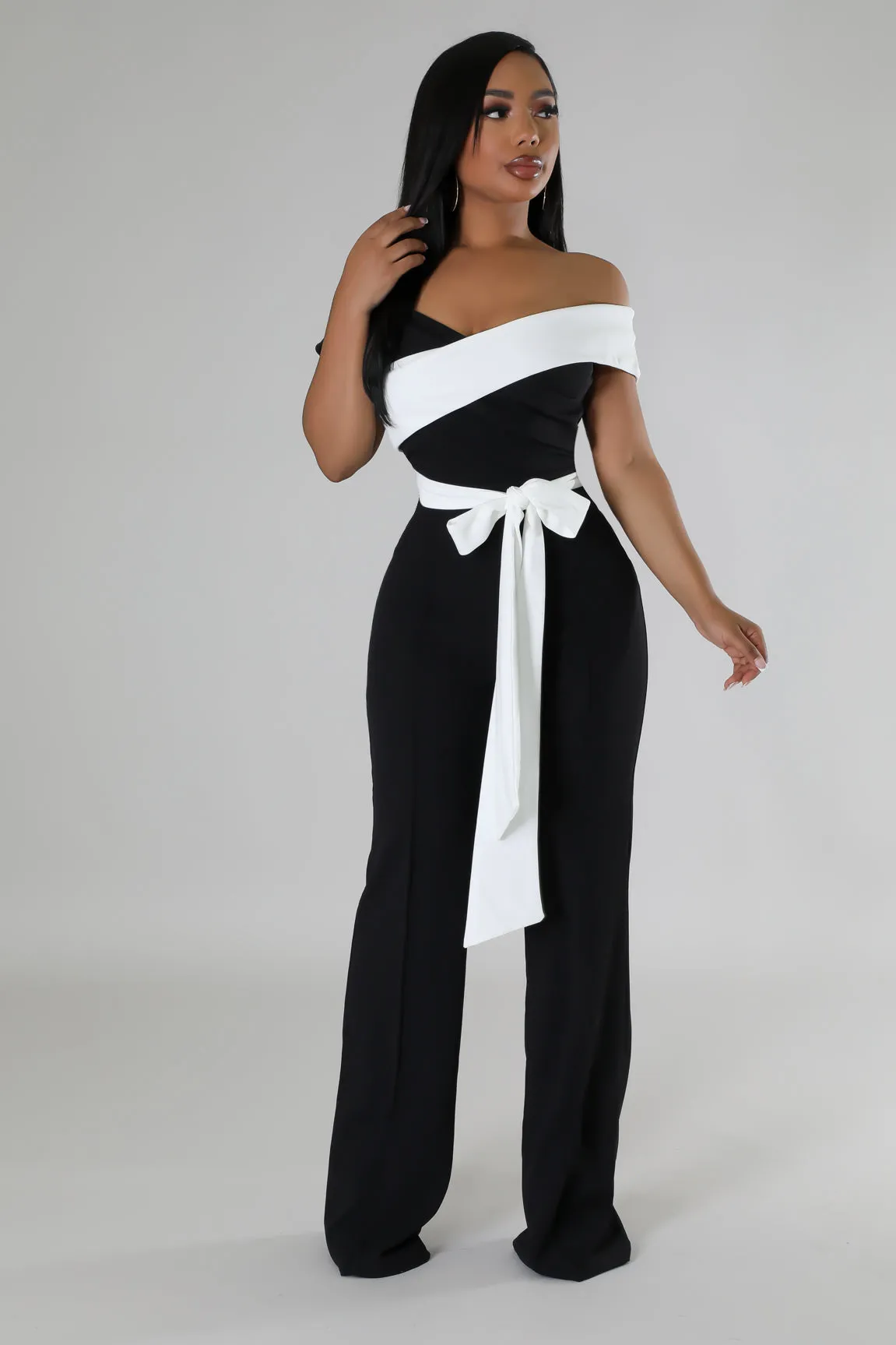 OFF THE SHOULDER SELF-TIE COLOR-BLOCK WIDE LEG JUMPSUIT (BLACK/WHITE)