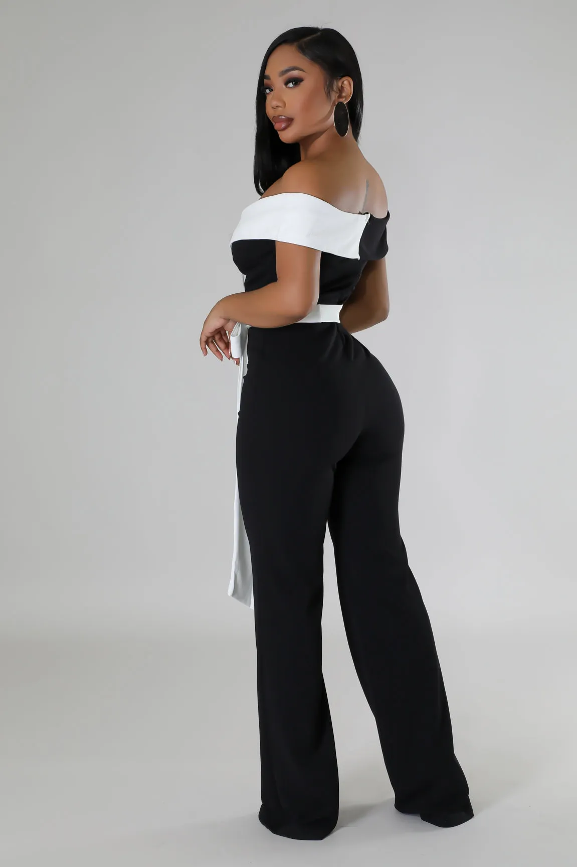 OFF THE SHOULDER SELF-TIE COLOR-BLOCK WIDE LEG JUMPSUIT (BLACK/WHITE)