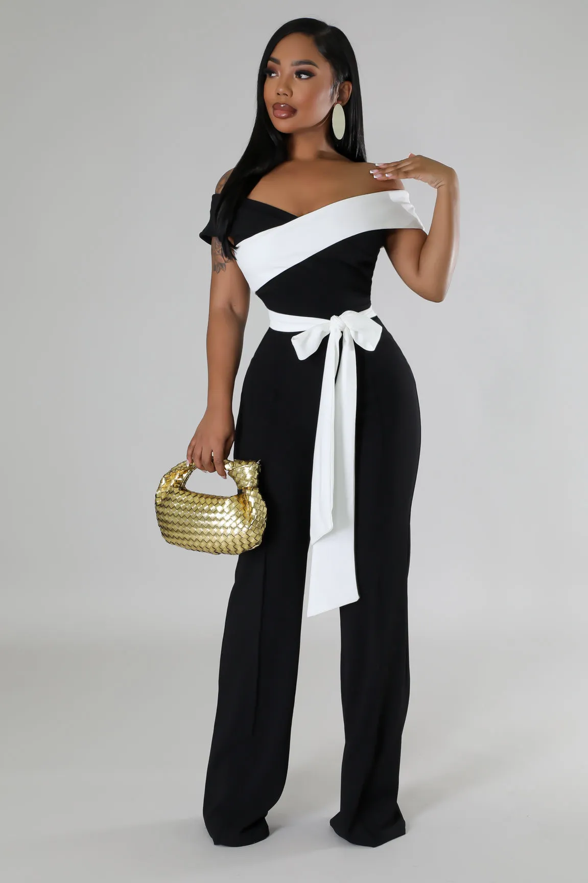 OFF THE SHOULDER SELF-TIE COLOR-BLOCK WIDE LEG JUMPSUIT (BLACK/WHITE)