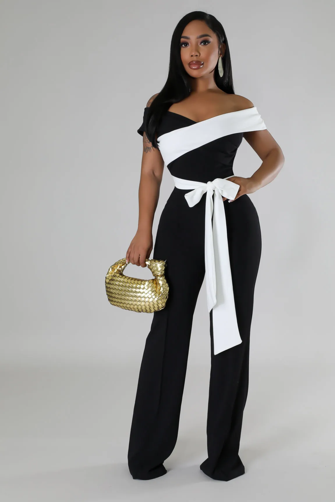 OFF THE SHOULDER SELF-TIE COLOR-BLOCK WIDE LEG JUMPSUIT (BLACK/WHITE)