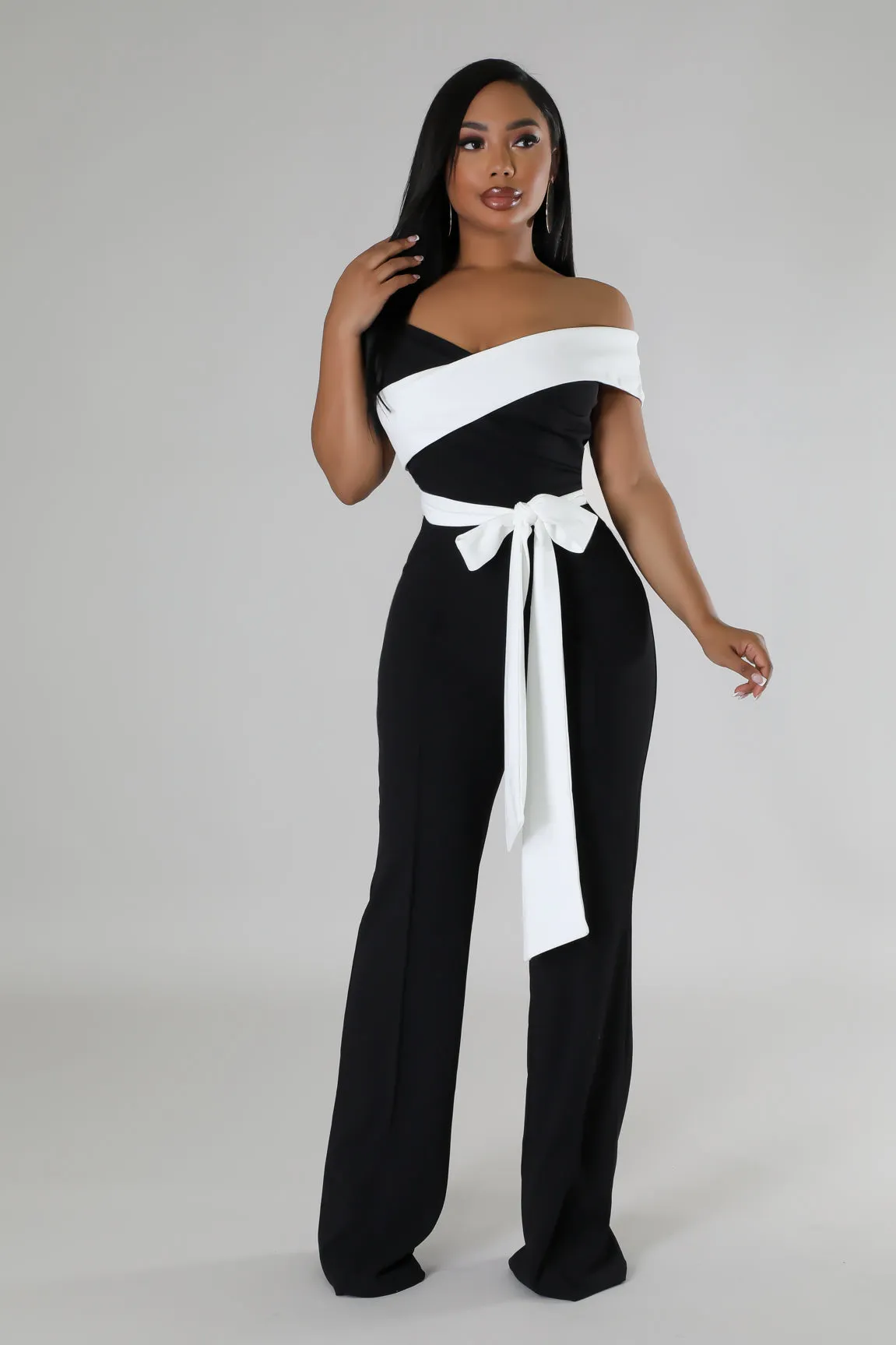 OFF THE SHOULDER SELF-TIE COLOR-BLOCK WIDE LEG JUMPSUIT (BLACK/WHITE)