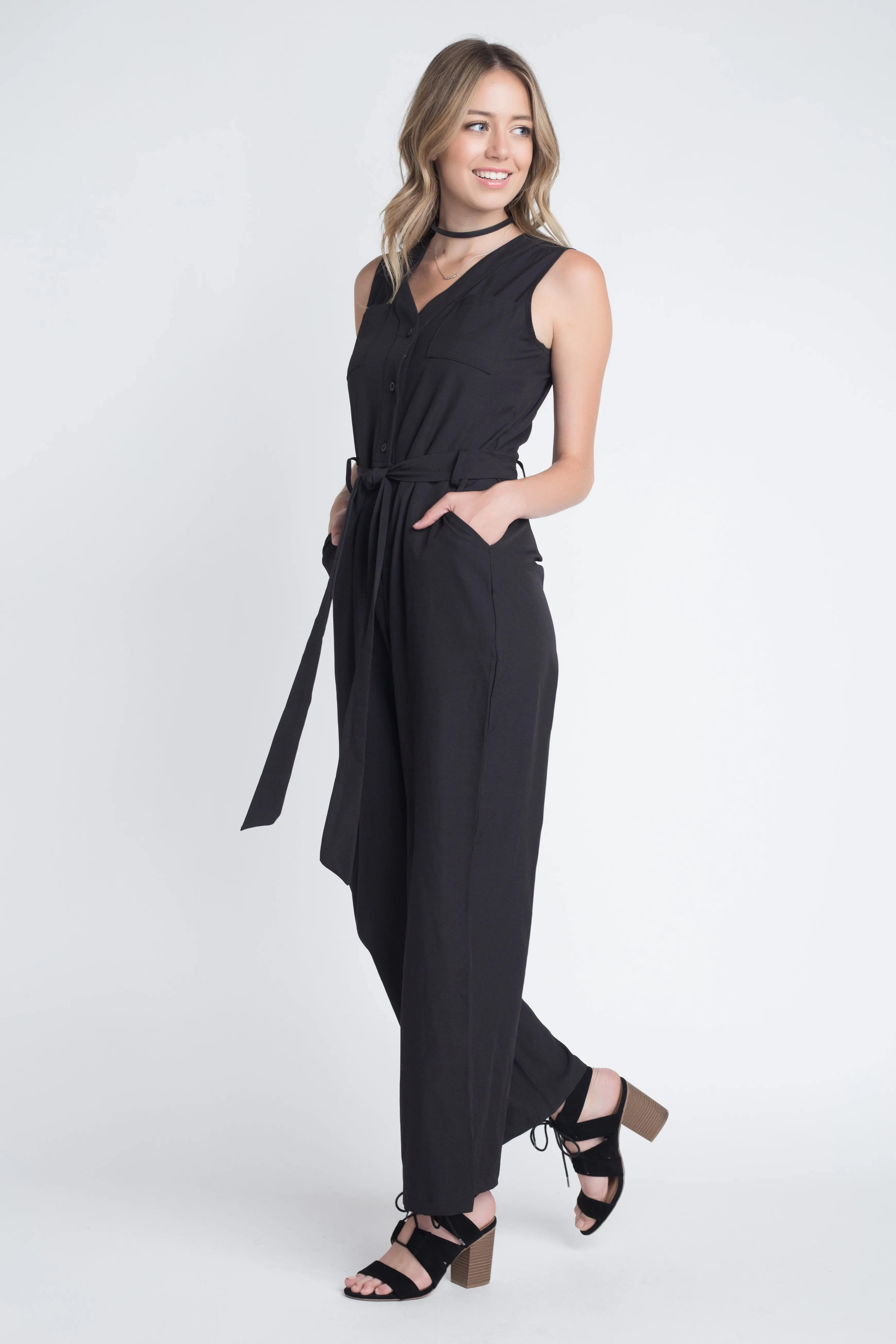 Women's Tie Sleeveless Buttoned Jumpsuit